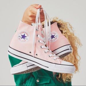 Converse High Top Sneaker in storm pink